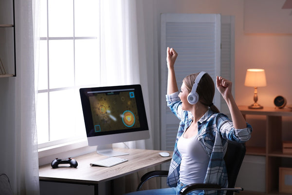 What Should I Look for When Buying a PC Gaming Desk?