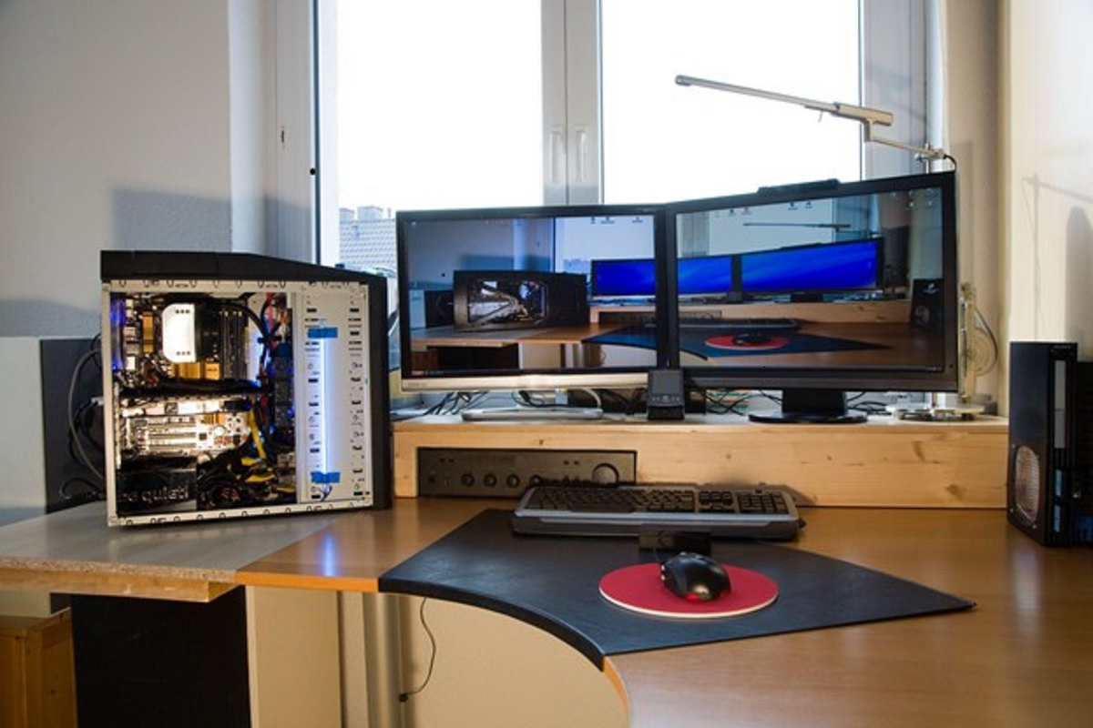 Are L-Shaped Desks Good for PC Gaming?