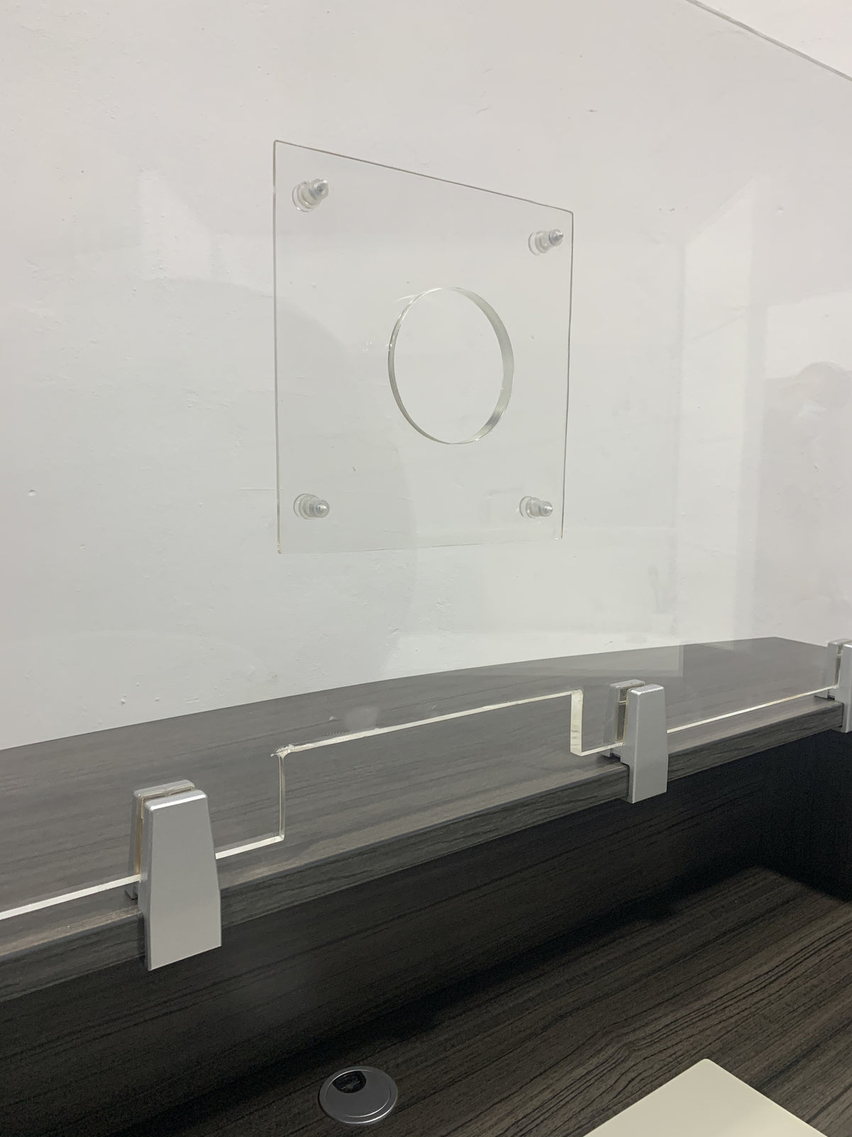 FRONTLINE20 COUNTERTOP 24" INVISIBLE BARRIER WITH CLEAR SPEAK THRU