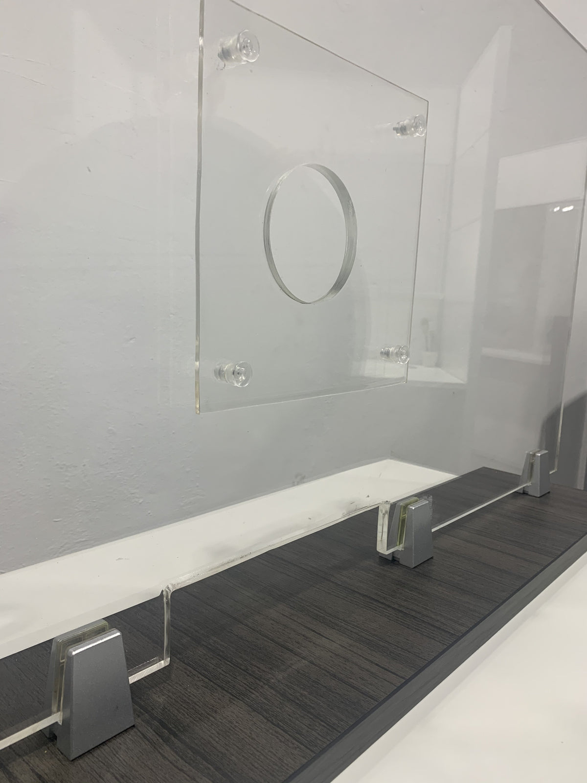 FRONTLINE20 COUNTERTOP 24" INVISIBLE BARRIER WITH CLEAR SPEAK THRU