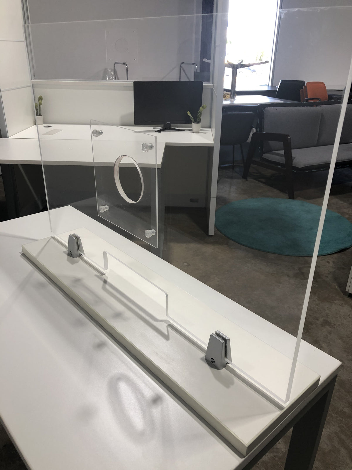 FRONTLINE20 COUNTERTOP 24" INVISIBLE BARRIER WITH CLEAR SPEAK THRU