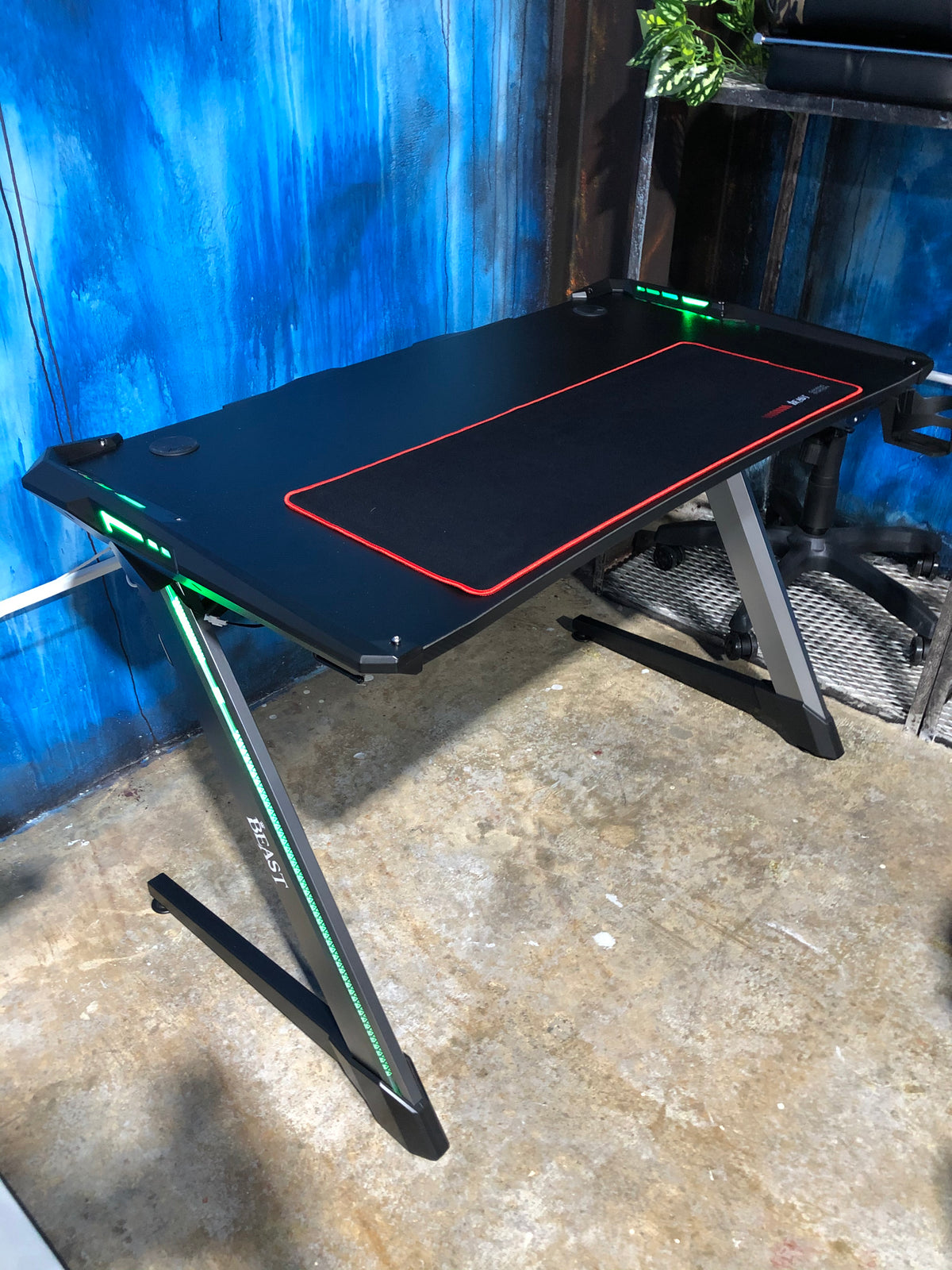 PTERO PRO GAMING TABLE W/ INTEGRATED RGB LIGHTS