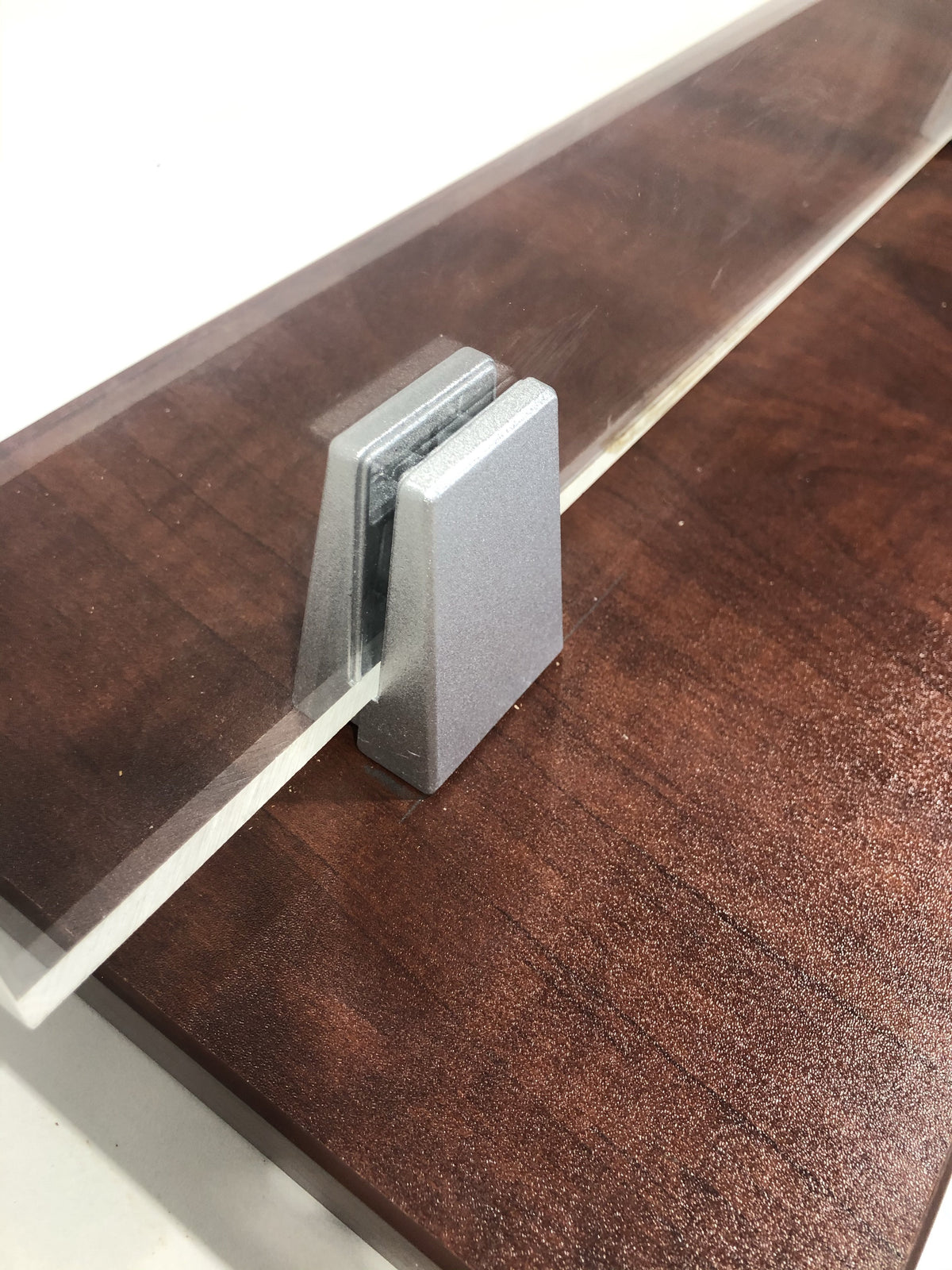 FRONTLINE20 COUNTERTOP 24" INVISIBLE BARRIER WITH ALUMINUM SPEAK THRU