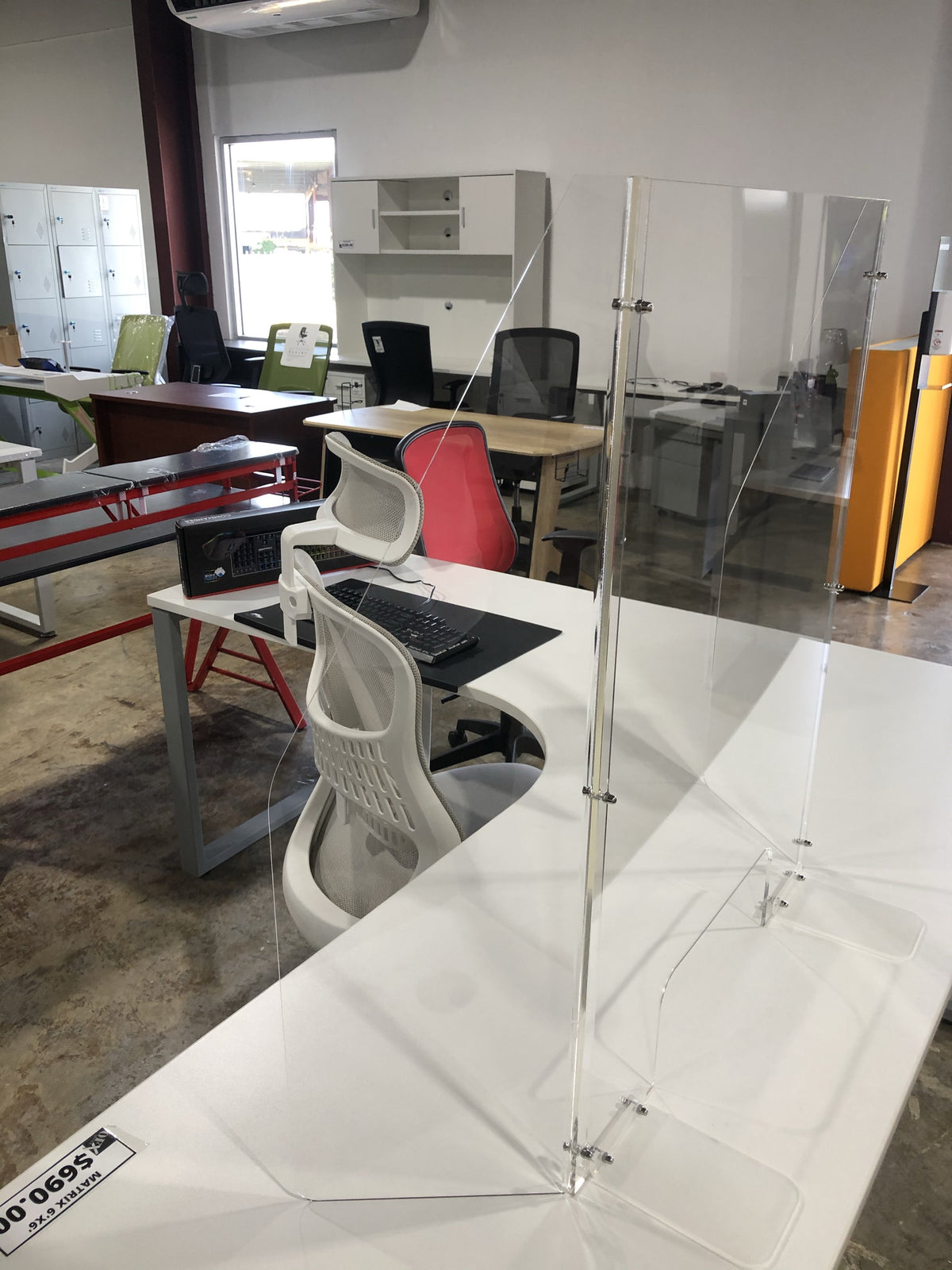 LITE SERIES ACRYLIC DESK TOP BARRIER BY FRONTLINE20