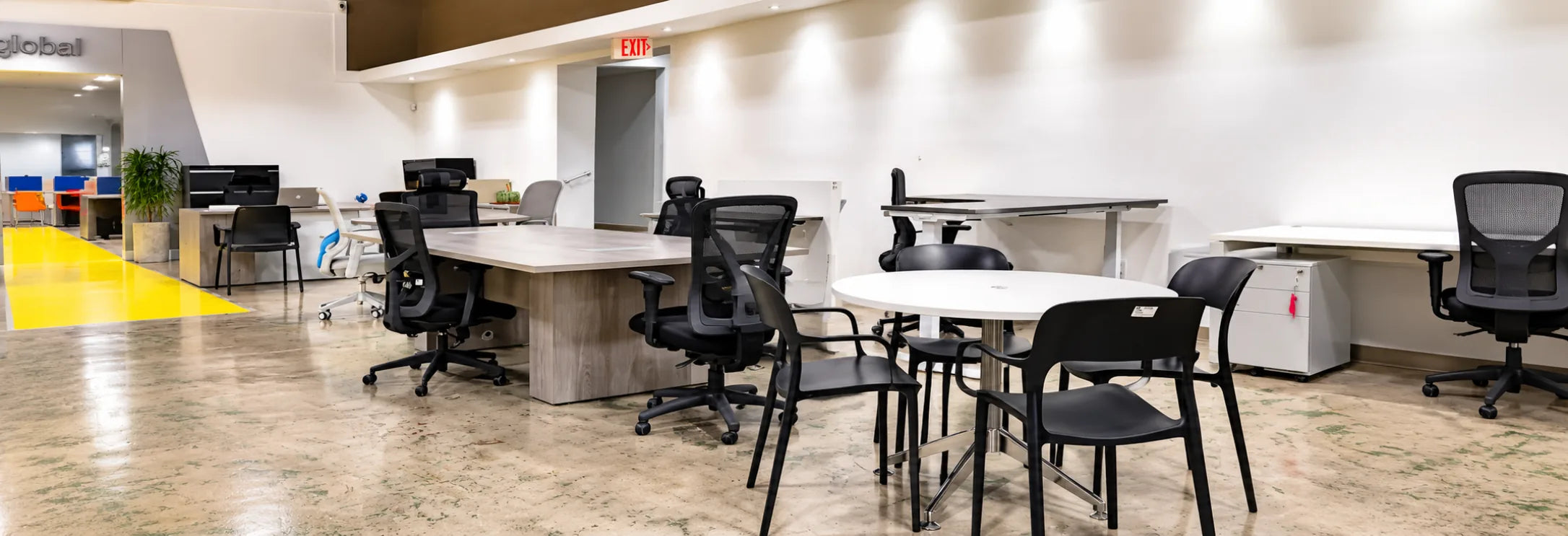 Showroom workstations with a round meeting table and storage